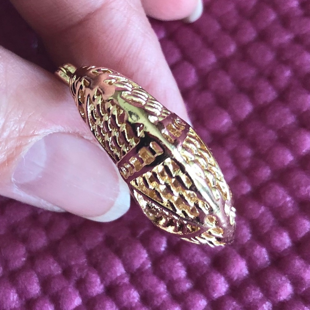 18k Gold Plated Basket Weave Hoops 💛 - Picture 8 of 10